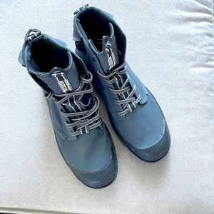 NEVER WORN Palladium gray boots